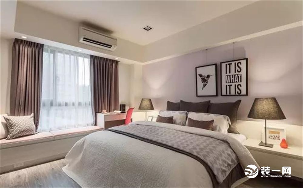 设计师使用鹅黄色造型，让次卧床头墙成为视觉亮点，搭配装饰性相框增添丰富表情，营造温馨舒适的生活氛围。
