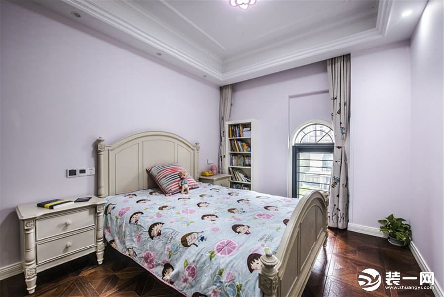 女儿房，浅藕粉色柔和舒适，也适合女孩子。
