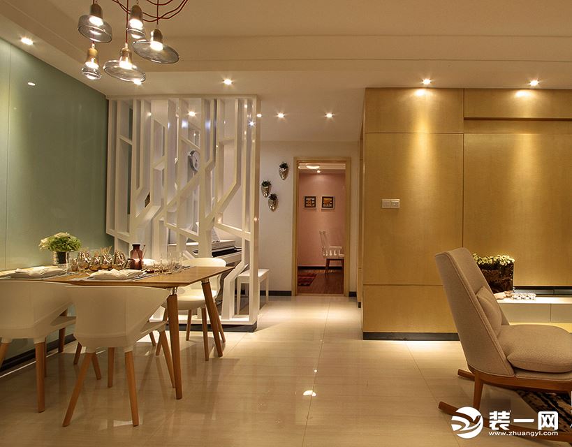 餐厅设计简单大气、舒适整洁，更加注重餐厅的实用性。