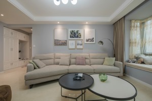 沙发的选择采用斜L型样式，落地灯的选择让画面更有聚集点