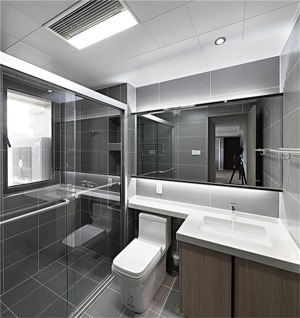 黑白灰的设计基调，让本来洁净的卫浴间增添了不少通透感。