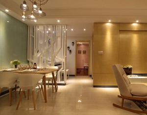 餐厅设计简单大气、舒适整洁，更加注重餐厅的实用性。