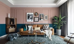 5沙发背景墙配色很大胆特别，复古又时尚温柔，还有暗橙色皮质沙发、艺术装饰画，角落里胡桃木斗柜，有一股