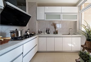 ◤香江壹品◢130㎡三居室现代风格厨房装修效果图