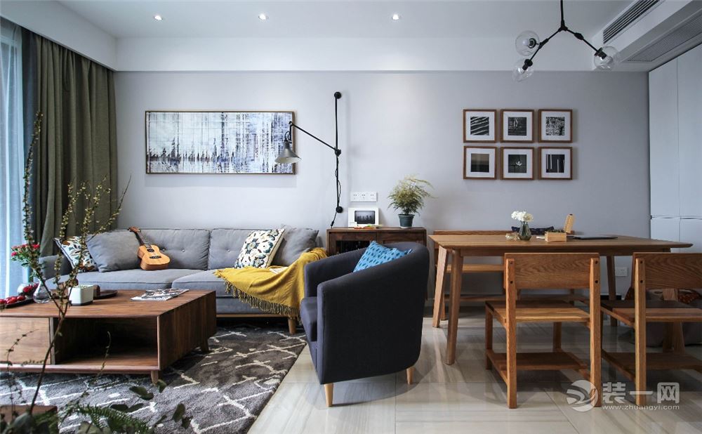 【客厅】--胡桃木家具，浅灰色乳胶漆搭配。不同的绿植，让客厅充满春暖花开的气息