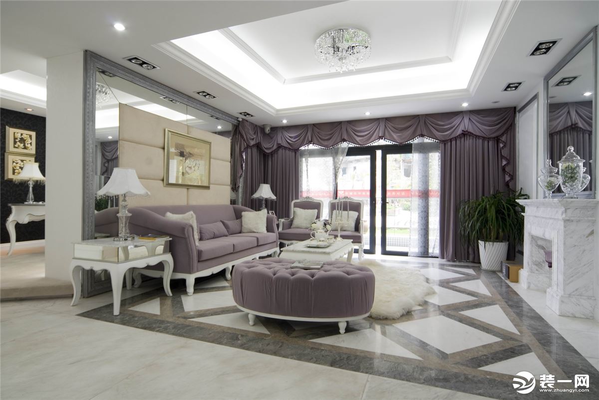 【佳天下装饰】-保利高尔夫-165-结合华丽 古典的欧式家具.高贵的水晶吊灯，更显出本示范位单的国际