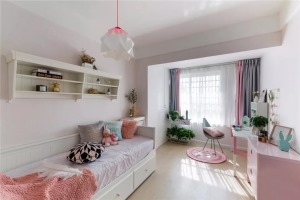  设计师精心选择了粉色作为儿童房的主色调，清新唯美，少女心十足。
