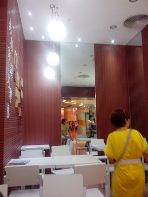 年年丰80平香港福益甜品店装修效果图大厅