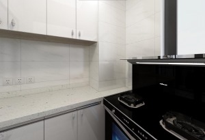 廚房局部【廚房、吊頂等】考慮到廚房的功能性，柜體設計偏重表現簡約設計。