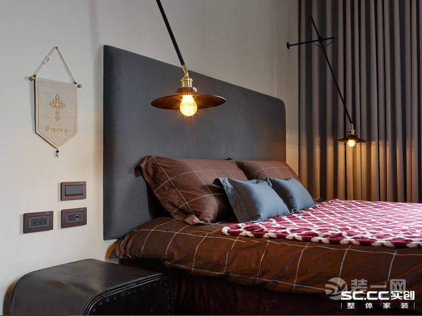 卧室以舒适感为主，没有主光源，来几个工业范的灯也不错。