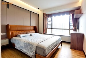 卧室：卧室均以简单的搭配软装凸显线条美，加以软装的修饰，简洁大气。