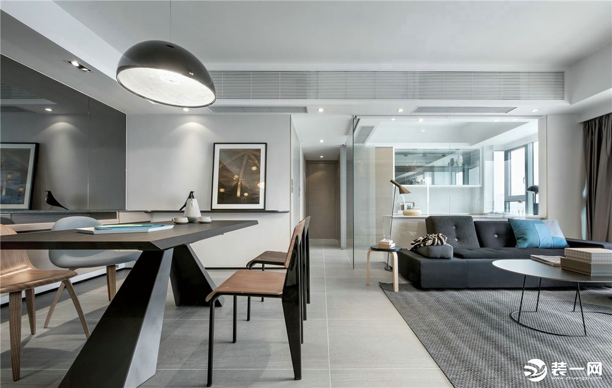 把握好整体房间的空间感和选择营造居室居住环境，这就现代简约风格的特点。
