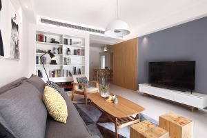 在家具配置上，白亮光系列家具，独特的光泽使家具倍感时尚，具有舒适与美观并存的享受