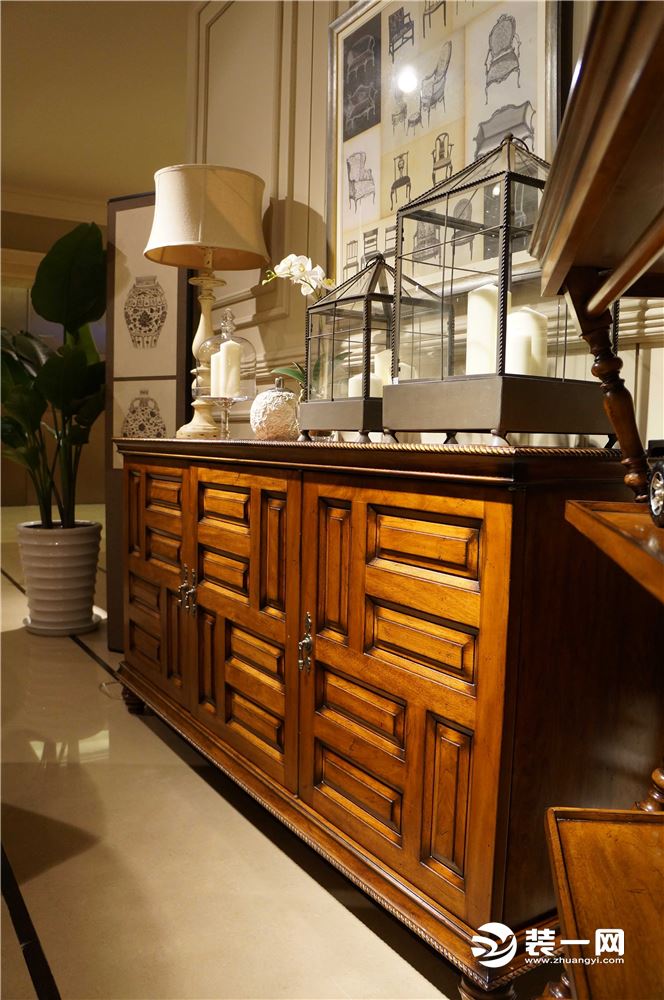 森兰名轩小区，位于浦东新区兰谷路附近，本次设计主要采用新古典的硬装搭配法式家具组合而成。