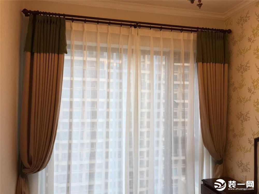 保利百合花园138平四居室古典美式风格实景图--窗帘