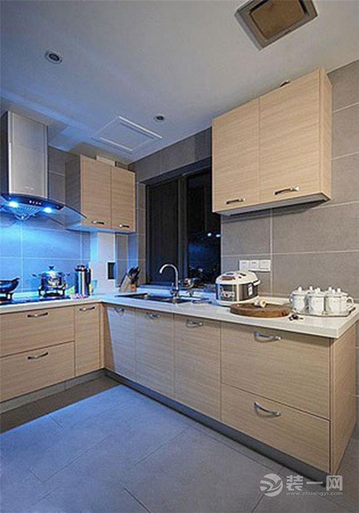 南昌万达文化旅游城99平米三居室现代简约风格厨房效果图