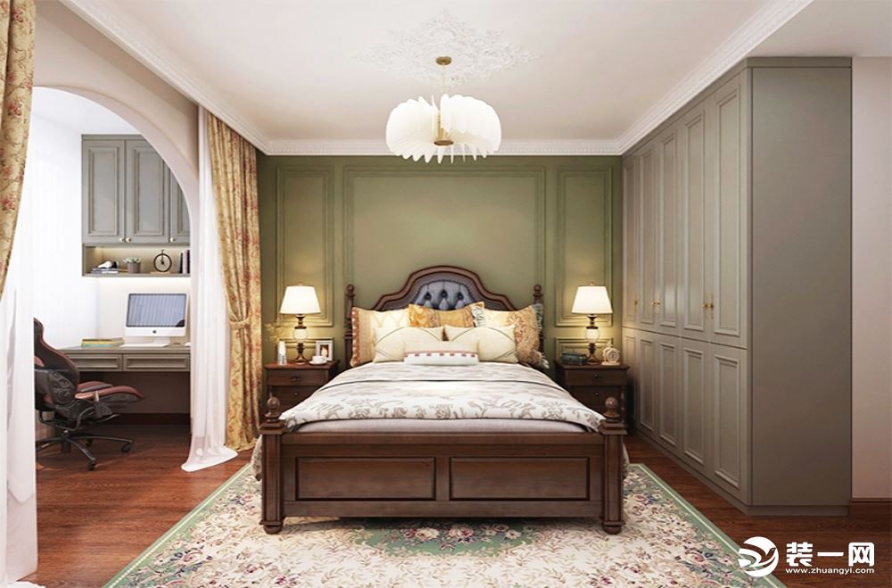1整体空间都通铺樱桃木色地板，奶白色墙面与深棕色系皮质沙发搭配，用既怀旧又新鲜的美式复古设计手法，加