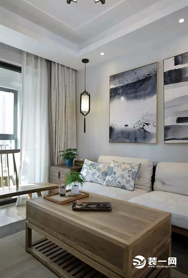 白色墙壁+原木色家具，整个浅色系的室内整体，洋溢着自然、宁静与优雅之感。