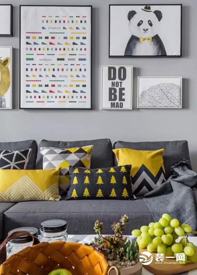 这是一套90平米的北欧风格案例，色系以灰色＋黄色为主色调，全屋设计亮点为厨房的黄色谷仓门，既节约使用