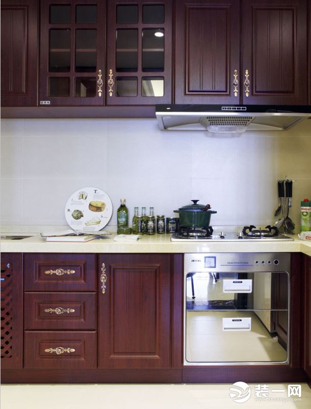 绿地国博城轻奢美式大户型厨房装修案例
