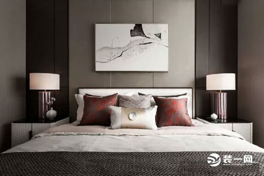 主卧。同样的黑白灰打主，床上用品选择的亚麻材质，这样更贴近整个装修风格，也让卧室看起来很舒适。