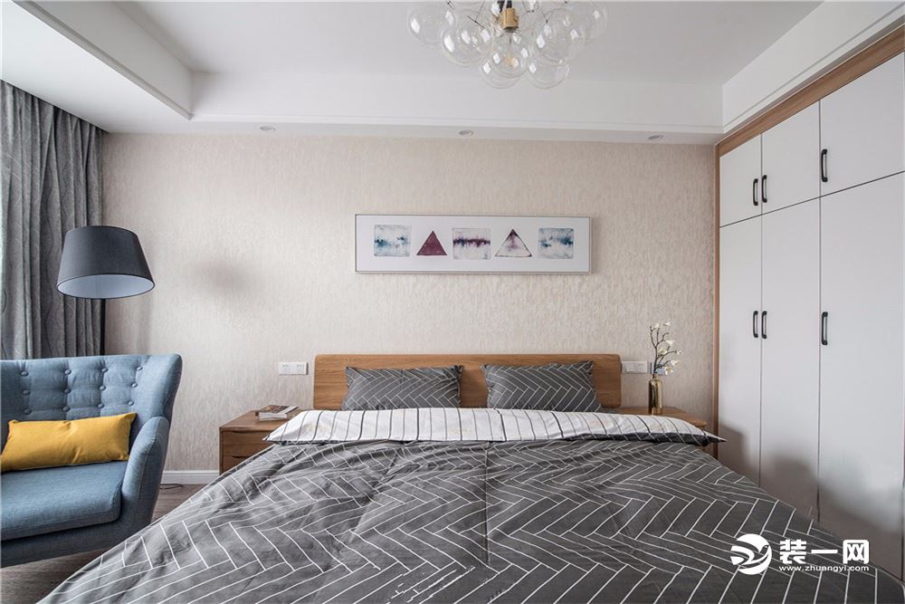 卧室  卧室的设计同样继承了简约北欧的生活质感，营造了一个很好的舒适休息氛围，宜室宜居。