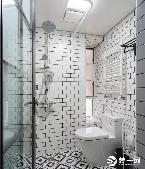 卫生间 黑白色调拼花砖，塑造个性的复古风卫生间，文艺气息十足；