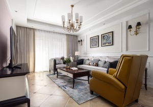 客厅  客厅仿古色拼花地砖，再配上地毯及简单的布艺沙发，古韵浓郁
