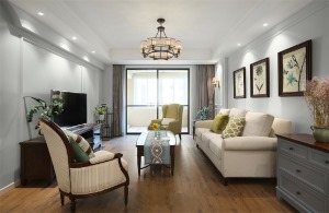客厅  客厅色彩简洁、大气，造型上也充分考虑了主人的生活习惯，整体风格偏简约美式风格，清新自然。