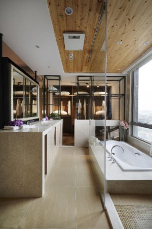 【卫生间】原木纹肌理的材质让泡澡空间增添几分温润舒适感。