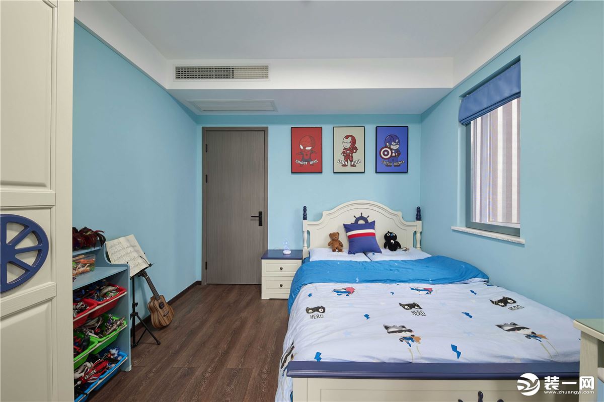 活力热情的海洋蓝成了儿童房的主题色，