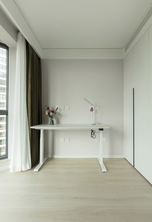 ?以白色为基调设计装修，“自然柔和”是这个空间的主题，无论是地板还是墙面，纯纯的奶白色让人身心舒畅，
