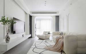 治愈奶油白依附柔和几何弧线，将法式风的浪漫与现代空间的简约融合，调和出客厅优雅简练的底色。客厅层高2