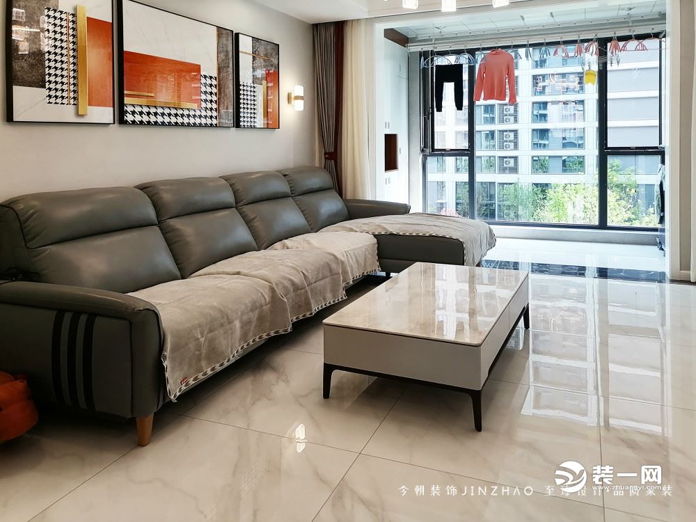 客厅——从造型、色彩与采光呈现空间的质感极具现代优雅