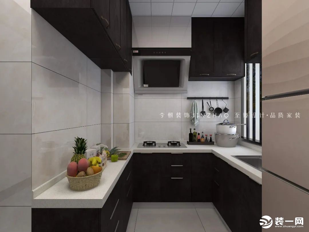 厨房空间一切以实用为先，样式和色调上呼应整体。浅灰墙砖很有气质，让整个厨房空间变得更加简洁大方。