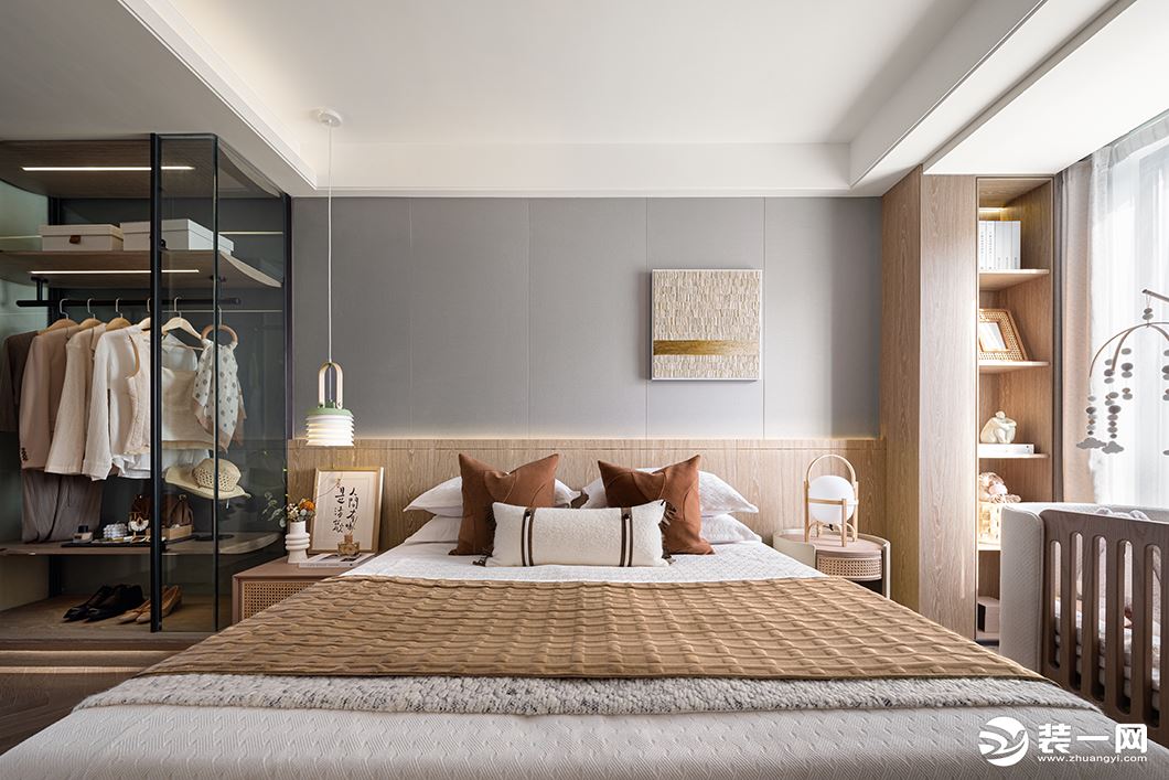 主卧内卧室、衣帽间、飘窗一体化，让空间的延展性与居住的舒适感更胜一筹。