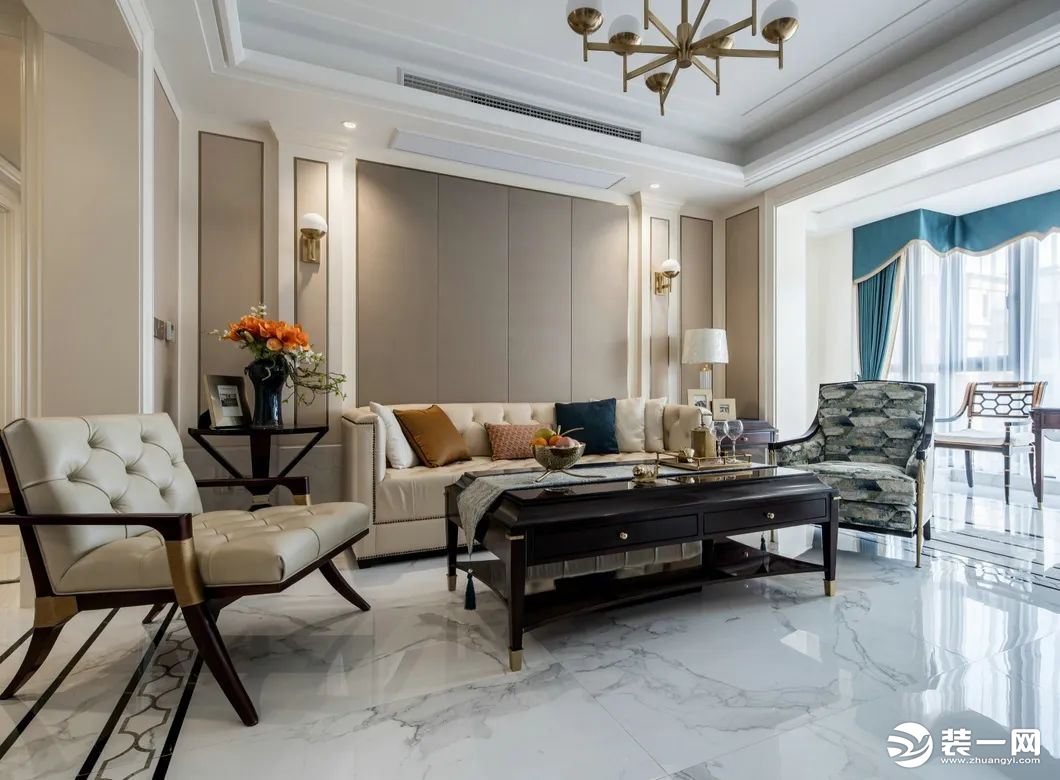 客厅是日常生活中使用最为频繁的区域，以浅驼色为基调，给人温暖而柔和的感觉。
