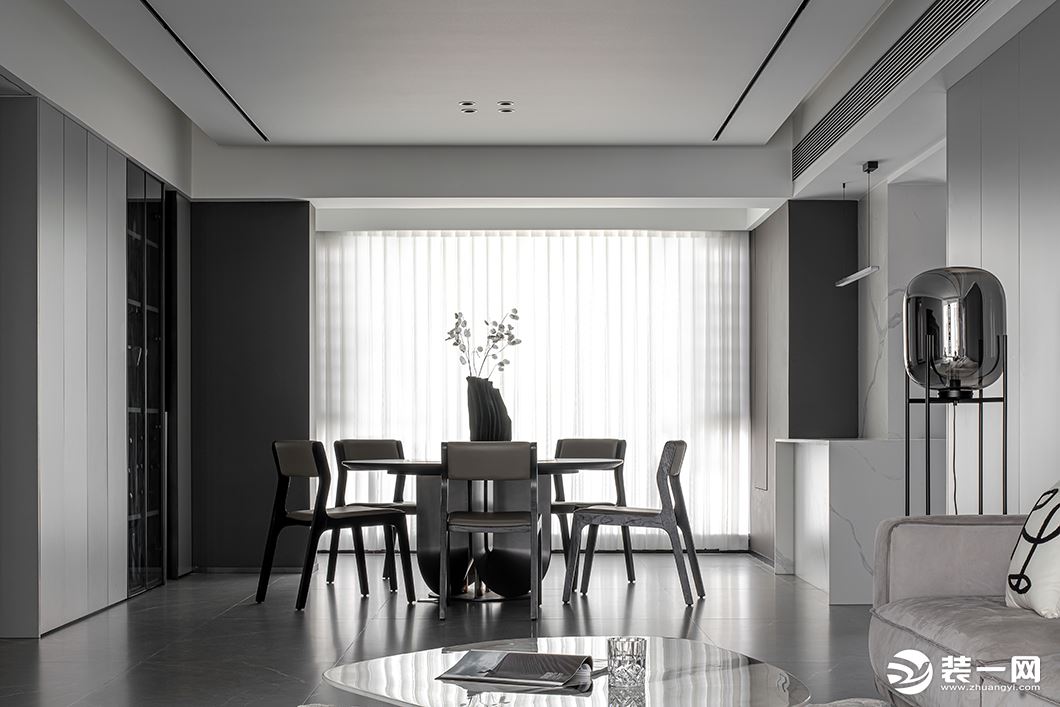 厨房、客厅与餐厅的开放式设计，让空间与空间之间产生对话。