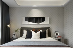客房以更加稳重的灰色为主色调，暗红色为跳色，营造成熟大气的空间氛围。