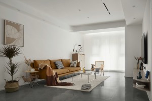 客厅采用无主灯设计，用点光源壁灯等组合满足客厅采光需要。