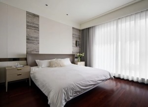 使用当下流行的无主灯卧室设计，带来更多“家”的温度。