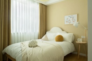 在设计儿童房时最能勾起童心，软糯的奶黄色作为儿童房的主色调。