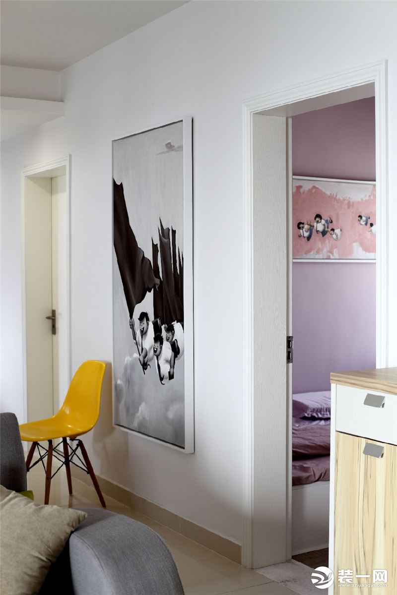 【西安今朝装饰】二居北欧 设计师何玉磊 墙壁上的画与房间内的颜色形成鲜明对比