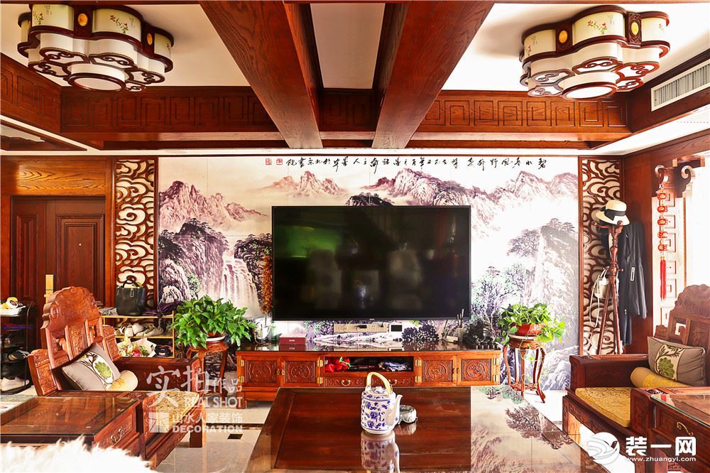 【山水人家装饰】新华联青年城280平中式风格客厅电视背景墙装饰家装效果图