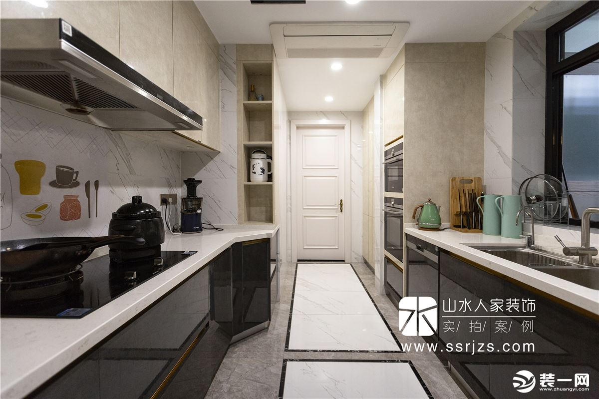 【武汉山水人家装饰】绿地金融国际城+240三室两厅+厨房 后现代风格家装效果案例