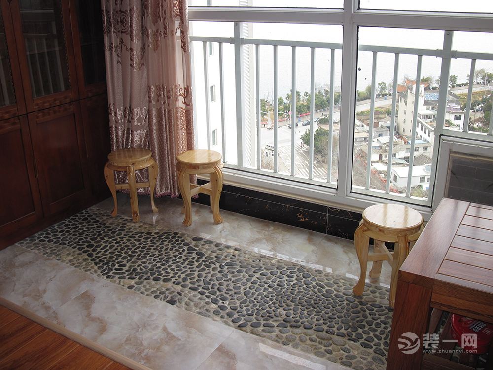 中式风格两居室阳台装修设计