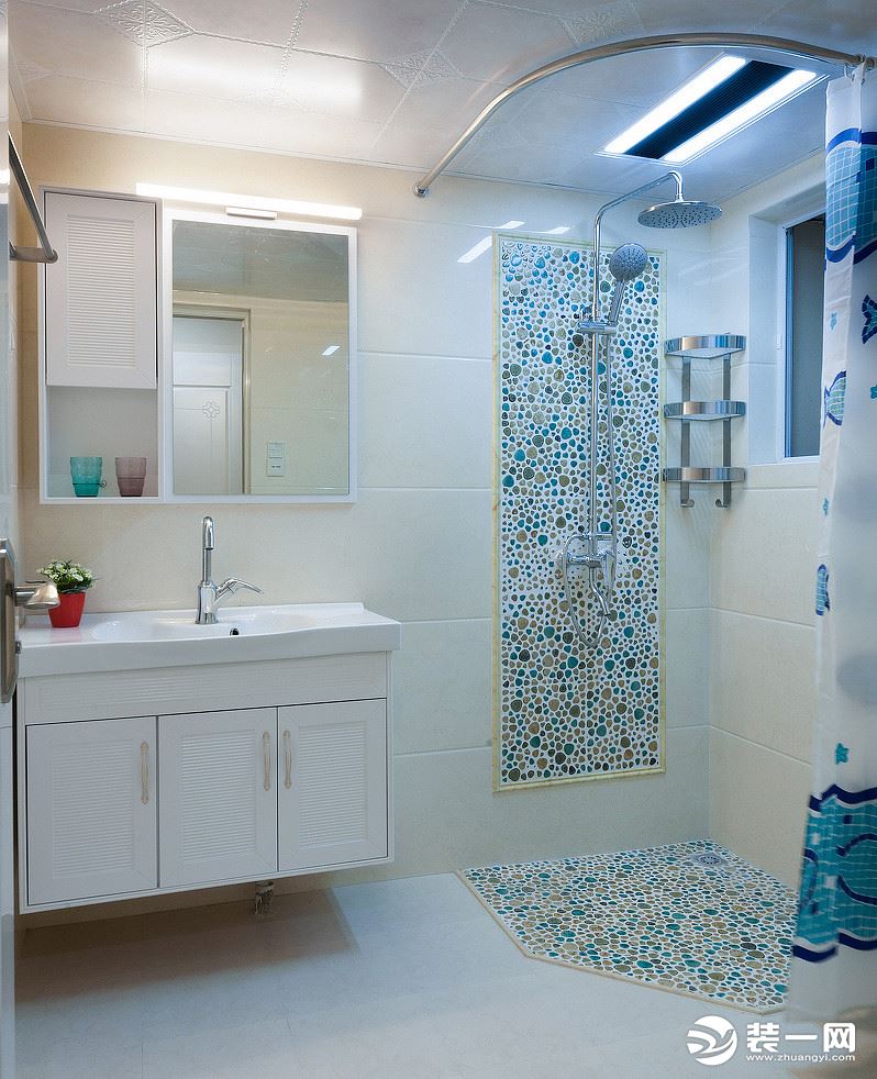 卫生间的布置淋浴区采用马赛克装饰
