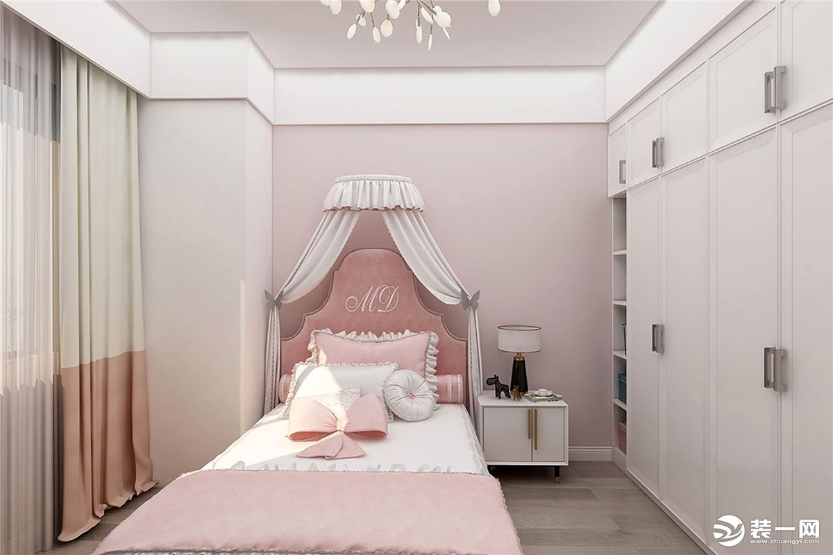 粉色柔和的床品以及床头精致可爱的摆件，充满了童趣。