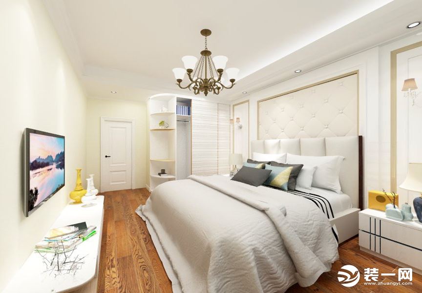 棕色的木质地板、精致的美式吊灯、淡雅的床品，装饰线条干净简洁。