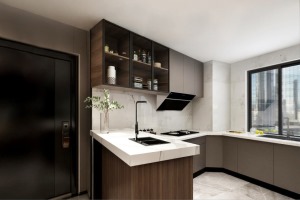  厨房选用U型布局，提高空间利用率，使得厨房区域更加规整、宽敞，下厨操作动线更自如。